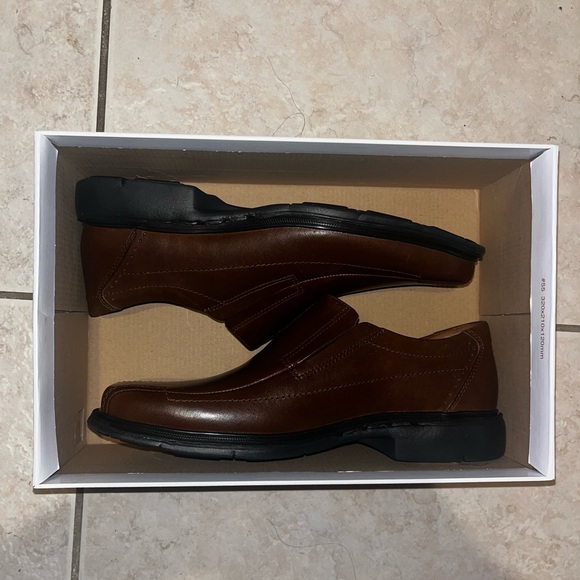 Unstructured Clark’s Slide On Sheridan Go Dress Shoes - Picture 6 of 8